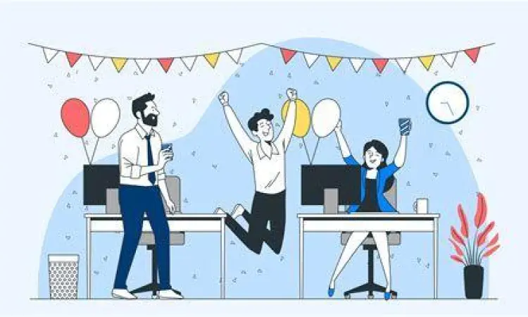 Karyawan berinteraksi dalam kegiatan tim