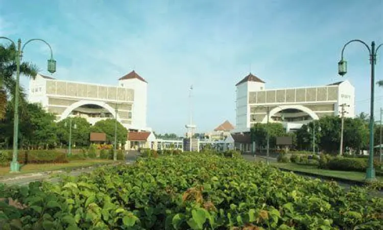 Gedung modern universitas muhammadiyah sebagai simbol kemajuan