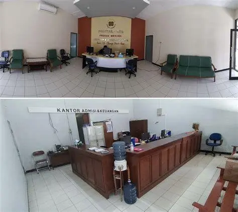 Administrasi Keuangan Kantor Suasana kantor administrasi keuangan yang sedang memproses dokumen