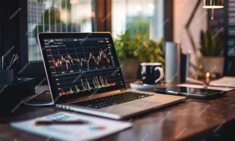 Perhitungan pesangon menggunakan laptop dan kalkulator