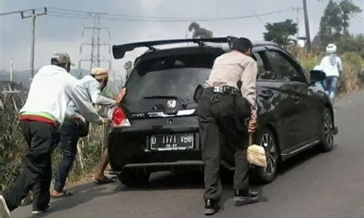 Mendorong Mobil Sebagai Usaha Contoh usaha mendorong mobil