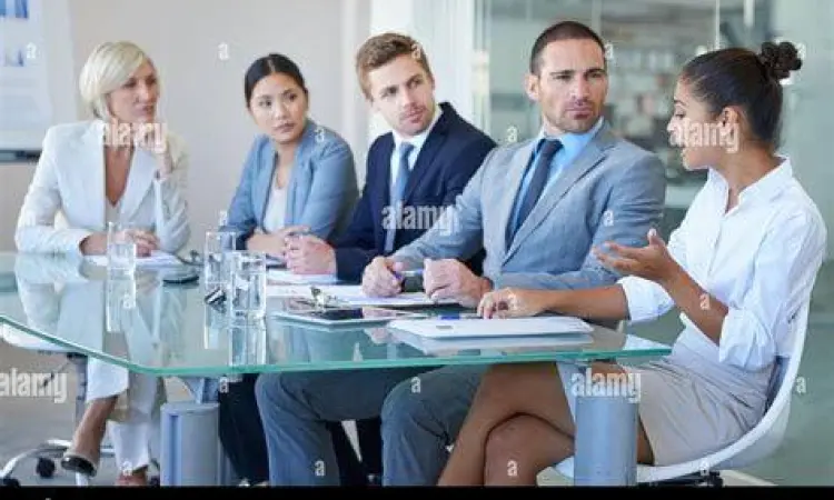 Rapat direksi membahas anggaran rumah tangga