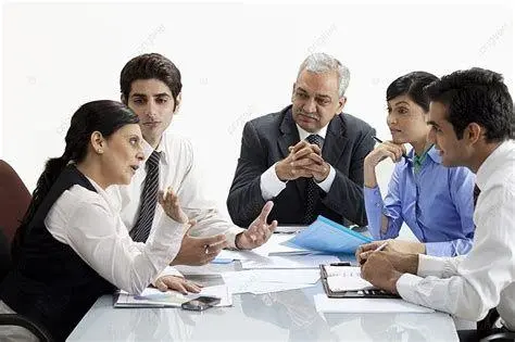 Diskusi Tim Suasana diskusi tim setelah menerima memo internal