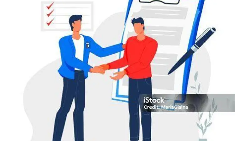 Dua pengusaha menandatangani draf perjanjian kerjasama usaha