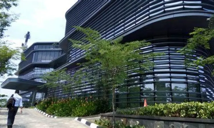 Gedung pusat operasional perusahaan multinasional di Indonesia
