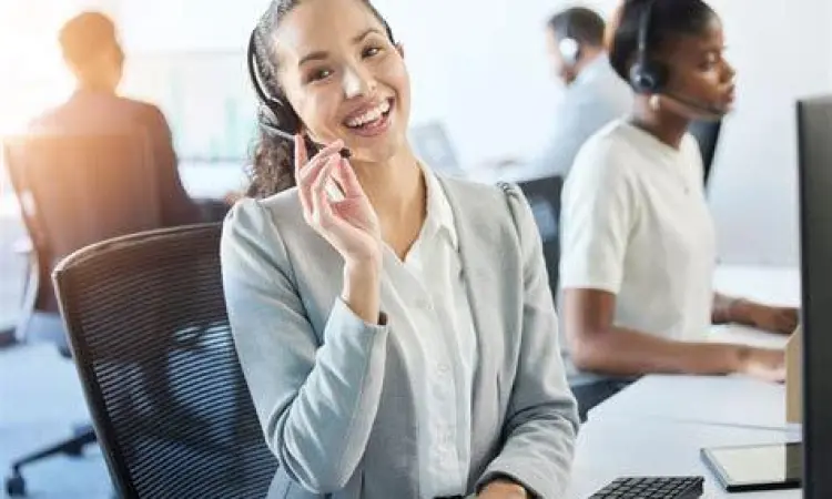 Implementasi SOP Customer Service Staf customer service melayani pelanggan sesuai prosedur