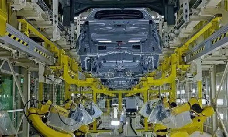 Lini perakitan otomotif sebagai contoh perusahaan manufaktur