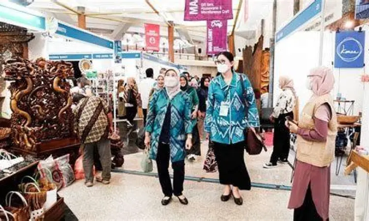 Display produk kerajinan di pameran internasional