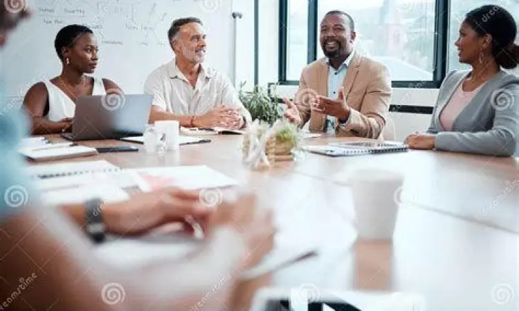 Rapat Perencanaan Pengadaan Tim sedang melakukan rapat perencanaan pengadaan barang