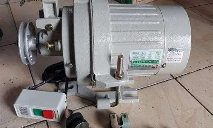 Mesin industri dengan label daya watt