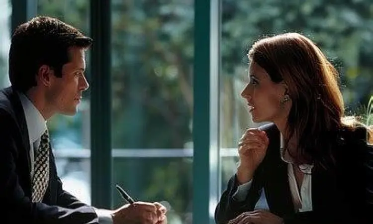 Suasana pertemuan profesional di kantor