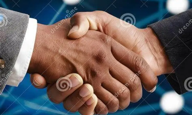 Foto jabat tangan profesional sebagai simbol kemitraan