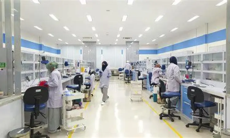 Aktivitas penelitian di laboratorium perusahaan manufaktur