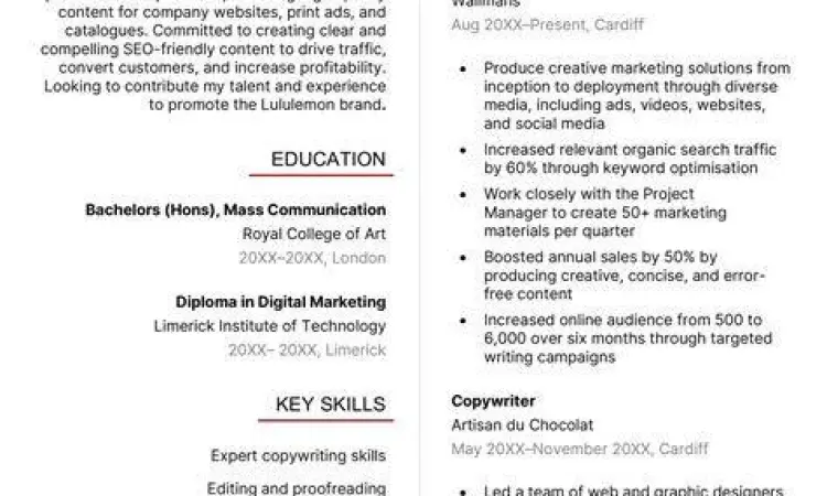 Seorang penulis sedang mengerjakan draf profil bisnis