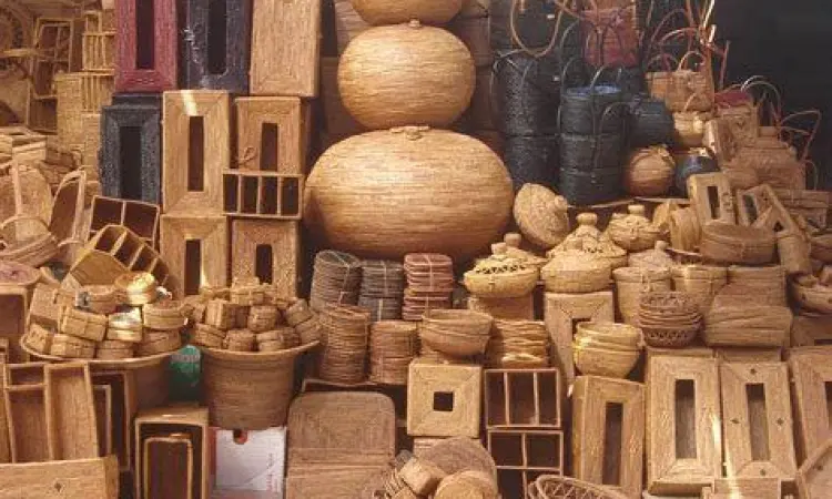 Produk Kerajinan Lokal Produk kerajinan tangan lokal sebagai contoh perusahaan kecil sektor kreatif