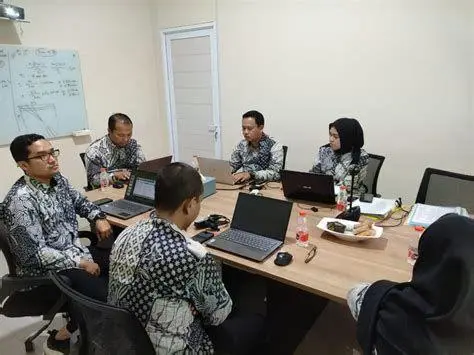 Rapat Direksi Korporasi Pertemuan dewan direksi perusahaan dalam pengambilan keputusan strategis