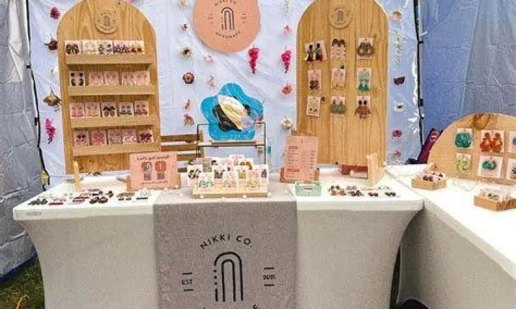 Produk kerajinan tangan estetik untuk bisnis