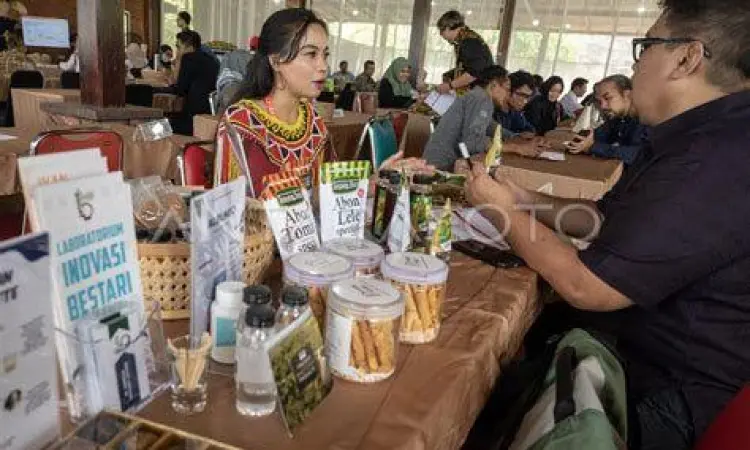 Pertemuan pemilik usaha CV dengan klien