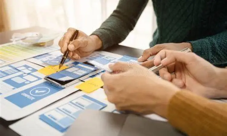 Tim agensi digital sedang merancang strategi