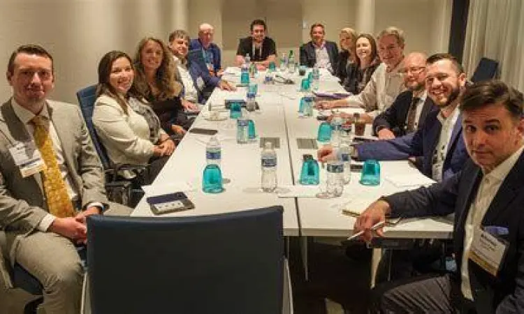 Rapat Strategis dengan Vendor Jasa Pertemuan dengan supplier jasa profesional