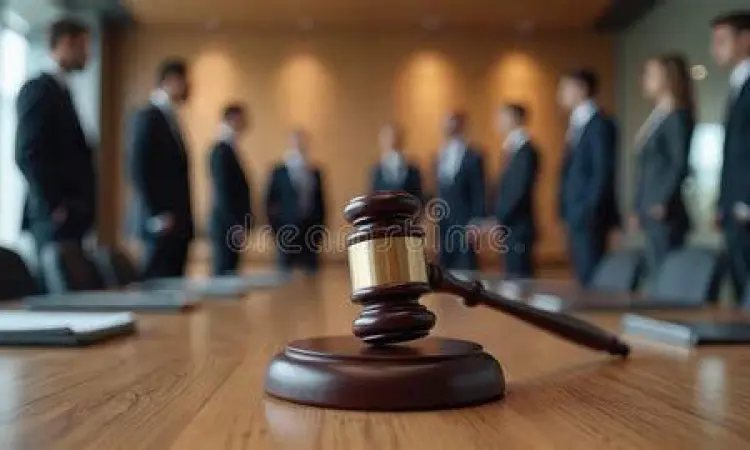 Suasana rapat legalitas perusahaan dalam menyusun draf kontrak