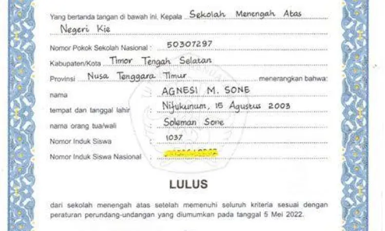 Ijazah Asli di Perusahaan Dokumen ijazah asli yang disimpan di kantor