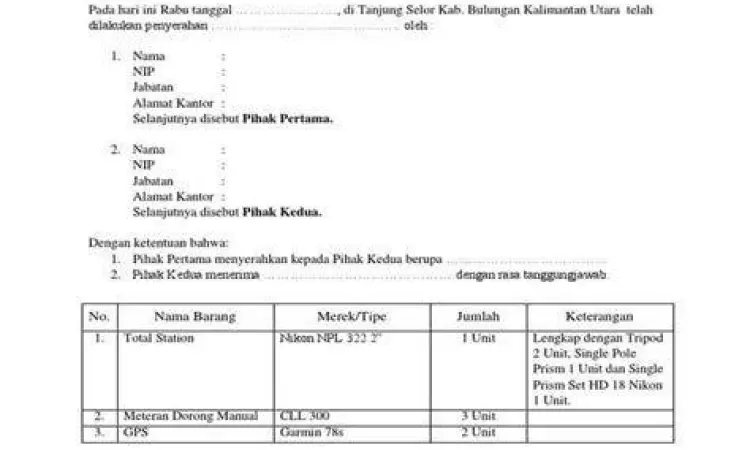 Proses serah terima dokumen di kantor