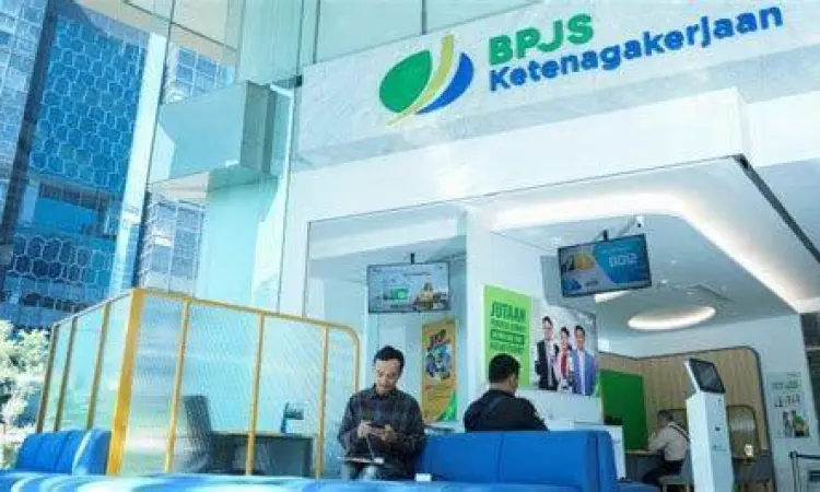 Layanan Klaim BPJS Suasana pelayanan di kantor cabang BPJS Ketenagakerjaan