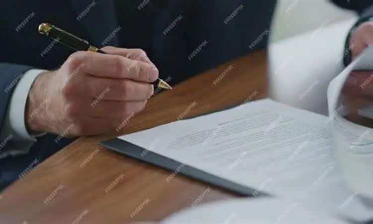 Penandatanganan surat permohonan penutupan rekening bank