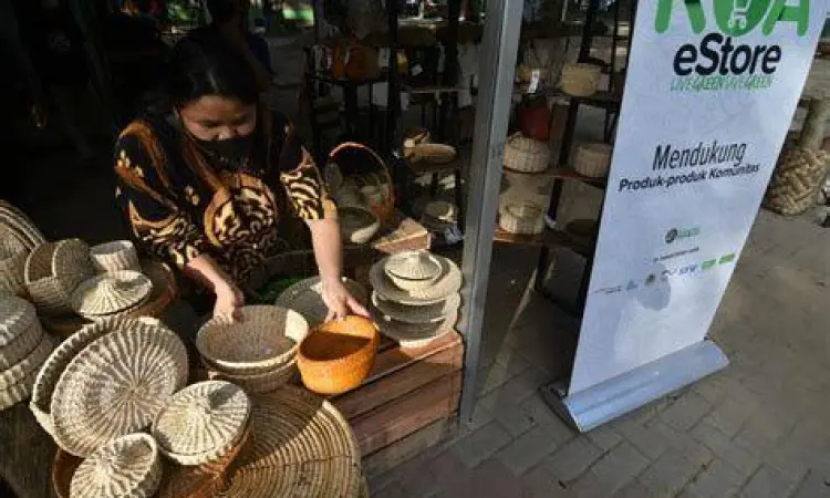 Produk Kreatif Sociopreneur Produk kerajinan tangan hasil pemberdayaan sociopreneur