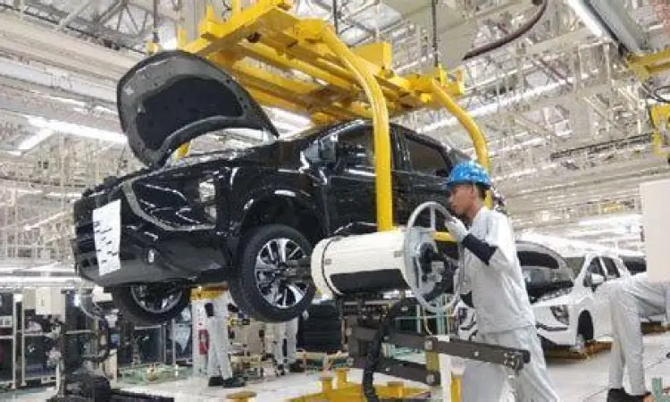 Pabrik otomotif milik perusahaan penanaman modal asing di Karawang
