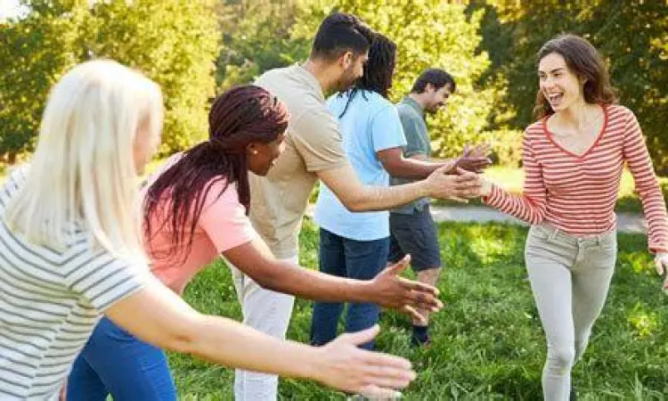 Aktivitas Outbound Gathering Karyawan melakukan aktivitas outbound untuk kerja sama tim