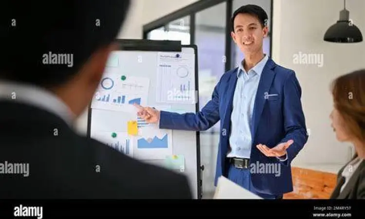 Suasana presentasi proposal usaha di depan investor