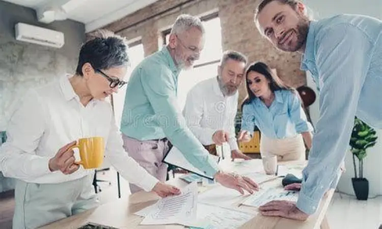 Operasional tim di kantor startup yang dinamis