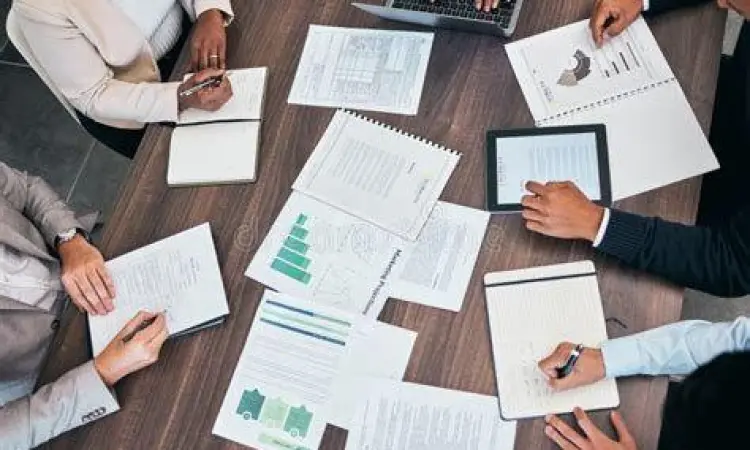 diskusi strategi pengembangan usaha antara pewawancara dan pemilik bisnis