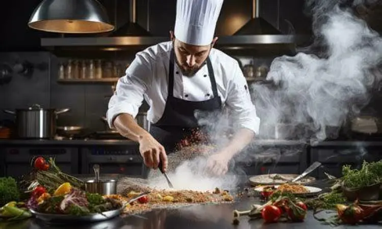 Koki profesional sedang menyiapkan makanan