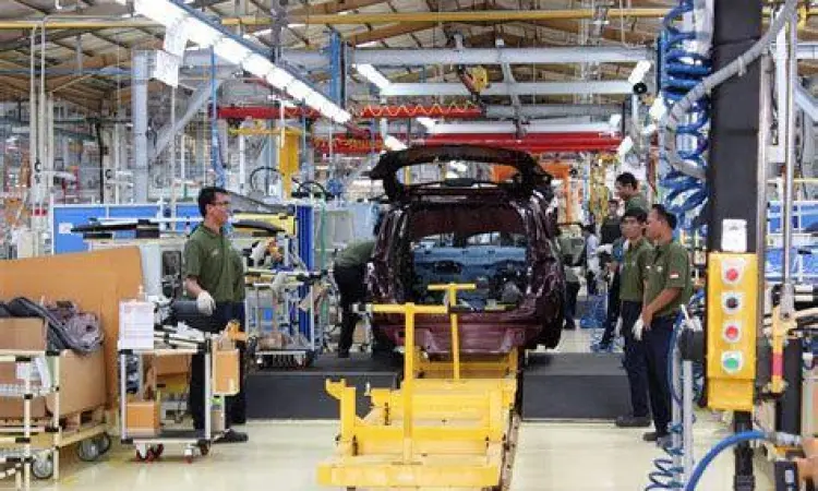 Industri Otomotif Manufaktur Perakitan kendaraan di pabrik otomotif Indonesia