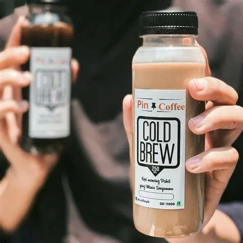 Proses Branding Bisnis Proses desain label untuk branding minuman kemasan