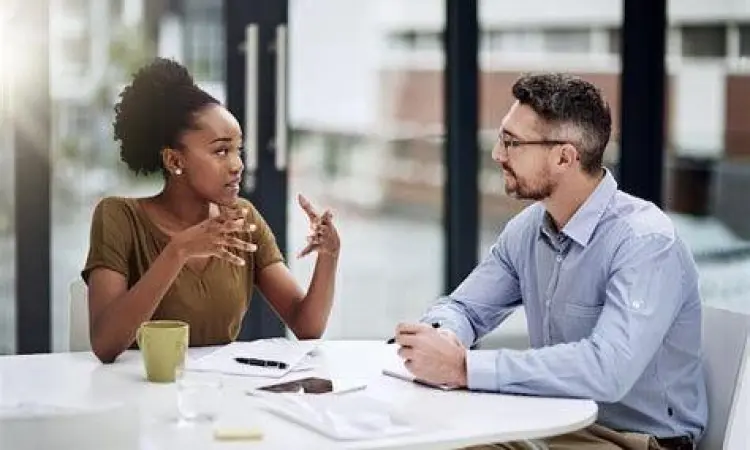 Diskusi feedback karyawan profesional