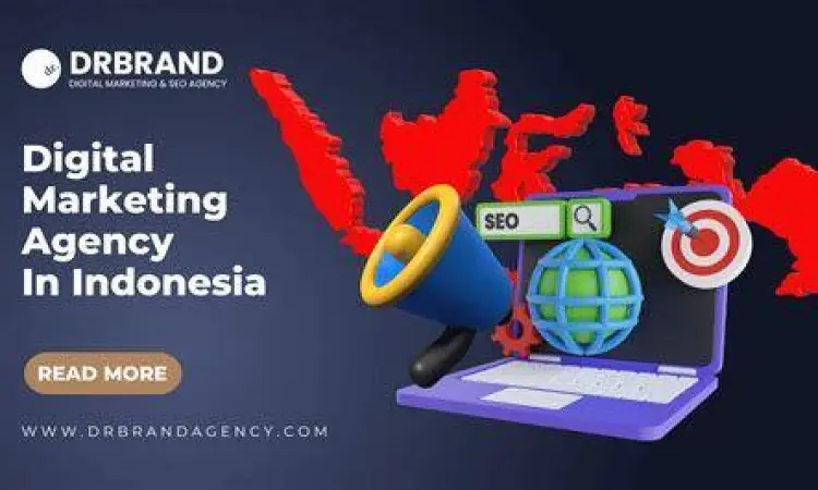 Tim digital marketing sedang berdiskusi strategi bisnis
