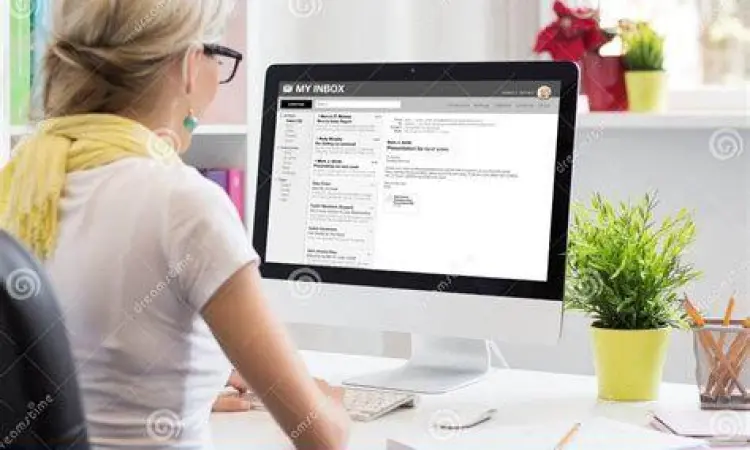 Membaca surat niaga perkenalan perusahaan