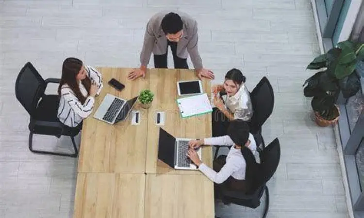 Konsep rapat bisnis kreatif dengan brainstorming