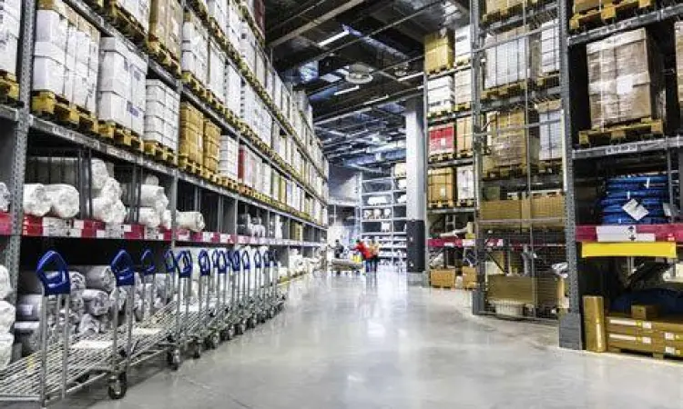 Operasional gudang distributor besar