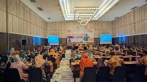 Suasana RAT Koperasi Suasana rapat anggota tahunan koperasi yang interaktif