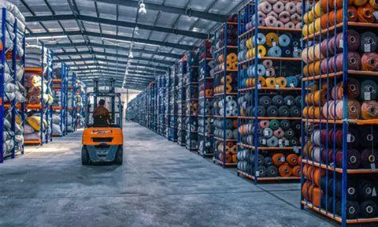 Manajemen Gudang Modern Gudang logistik dengan sistem manajemen otomatis