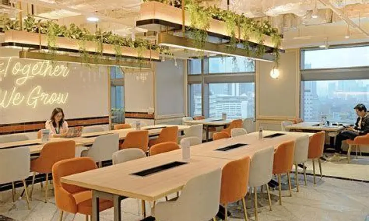 Suasana Kerja Startup Interior kantor startup modern di Jakarta