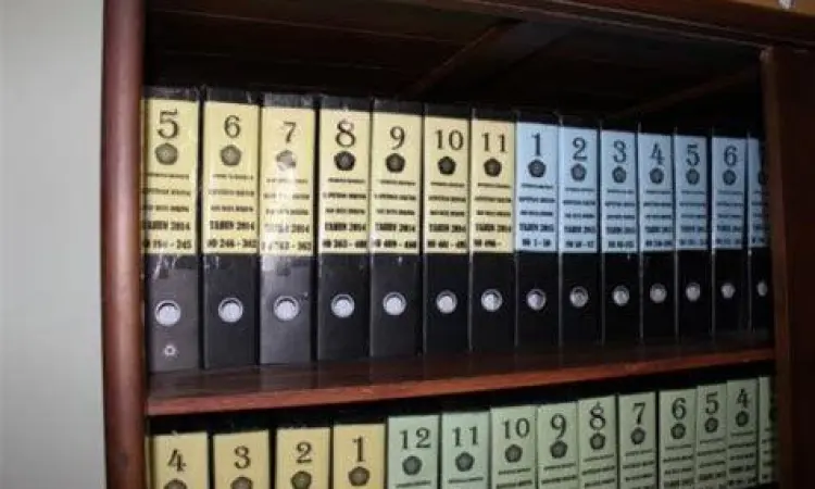 Arsip surat resmi di kantor