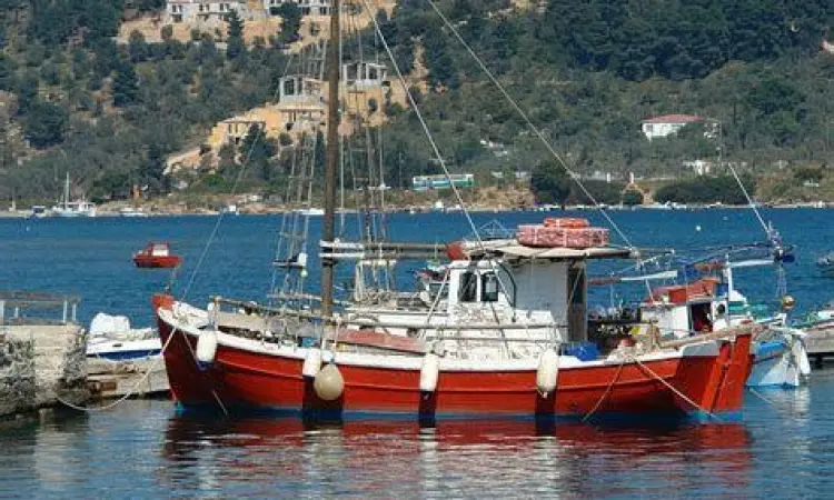 Kapal nelayan industri di perairan Indonesia