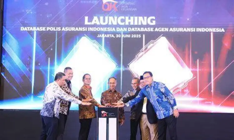 Pertemuan Agen dan Nasabah Konsultasi rencana asuransi kesehatan