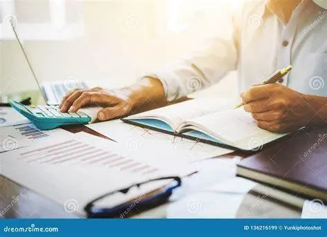 Proses Akuntansi Dagang Akuntan menyusun laporan keuangan perusahaan dagang